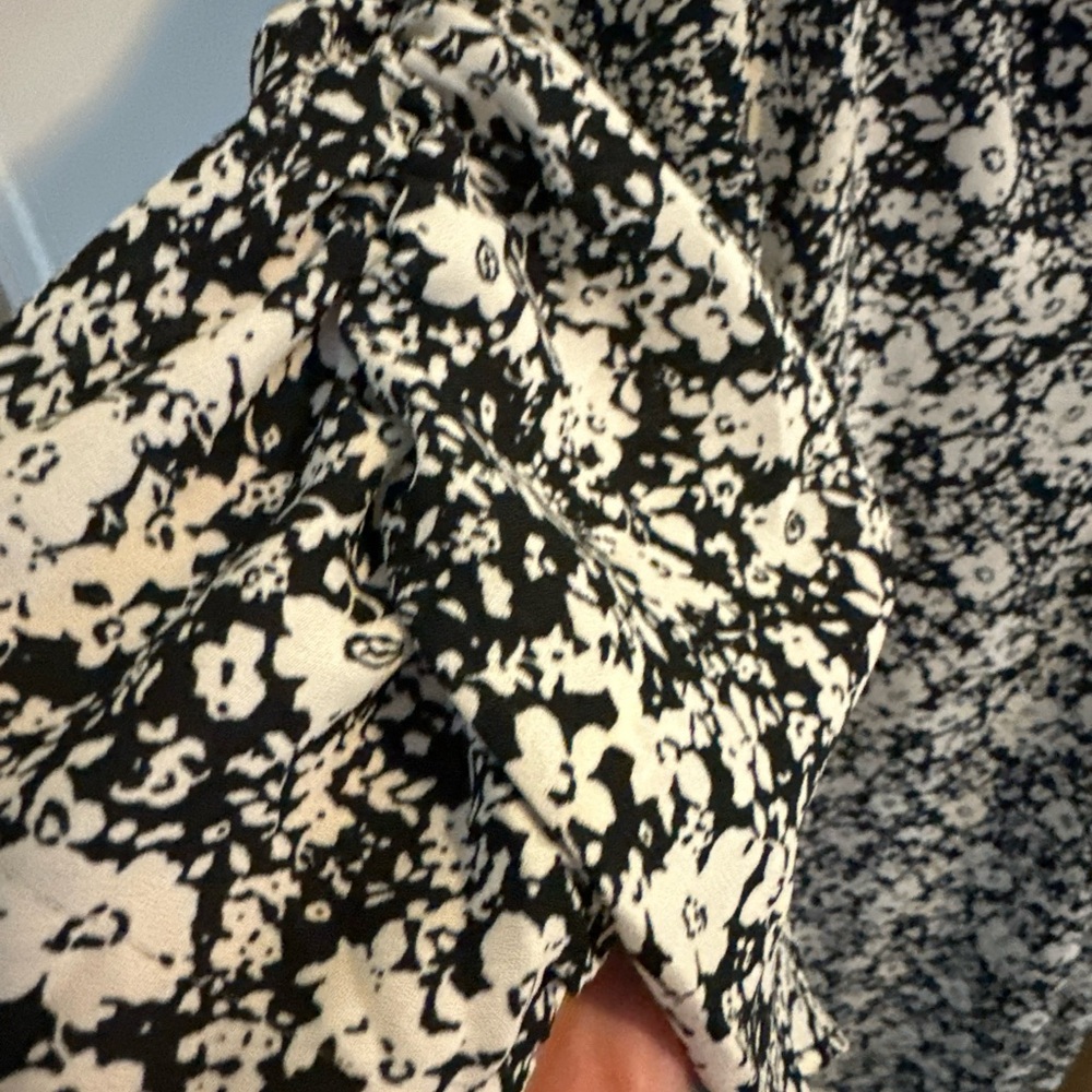 Torrid‎ NWT Harper Georgette Ruched ShortSleeve Blouse Rorschach Floral Size 5X - Picture 6 of 14